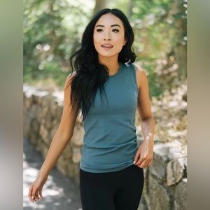 Zyia Parallel Moss Tank